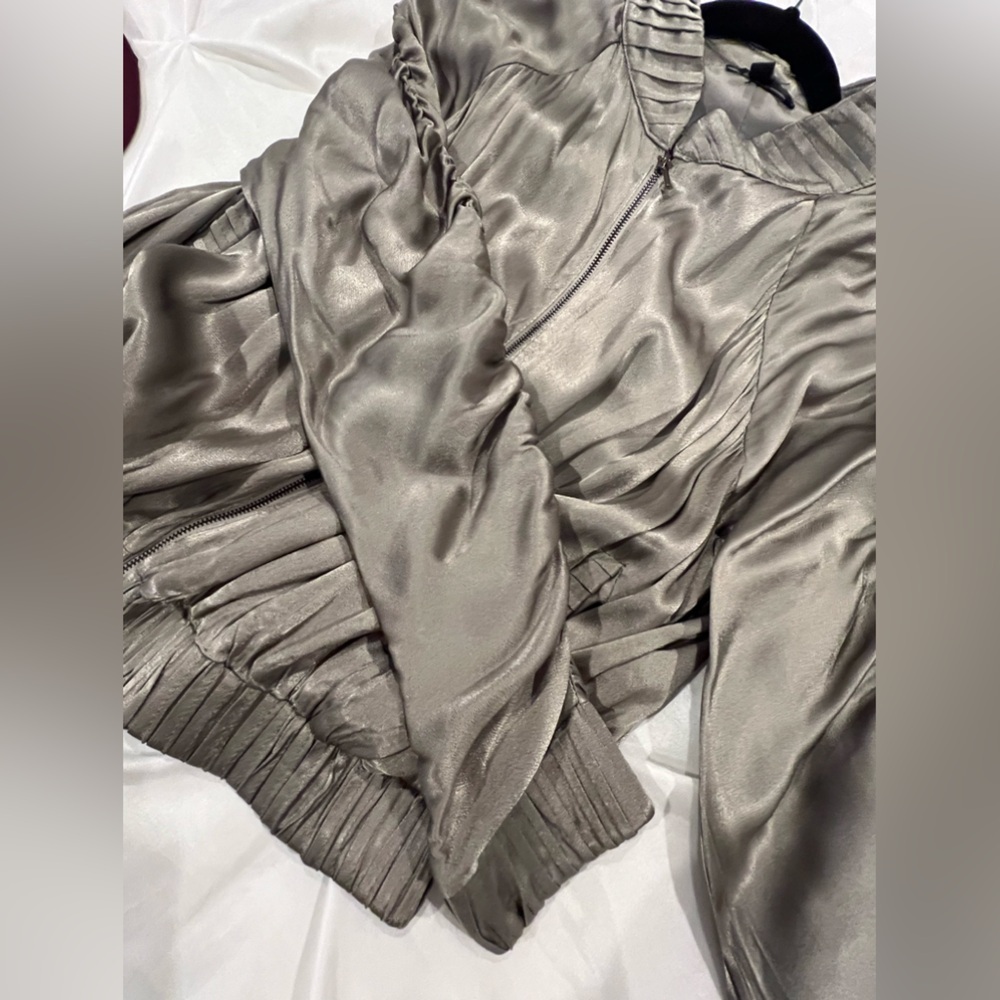 NWOT FATE SAGE GREEN RUCHED BOMBER JACKET SIZE XS - Picture 10 of 10